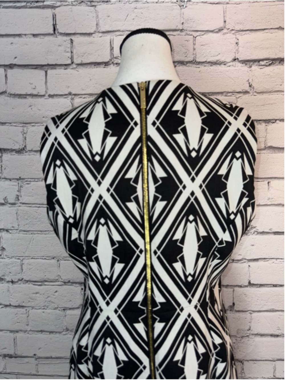 Women's Calvin Klein Dress size 12 Black & White Geometric Sleeveless Mid Length - Picture 10 of 12